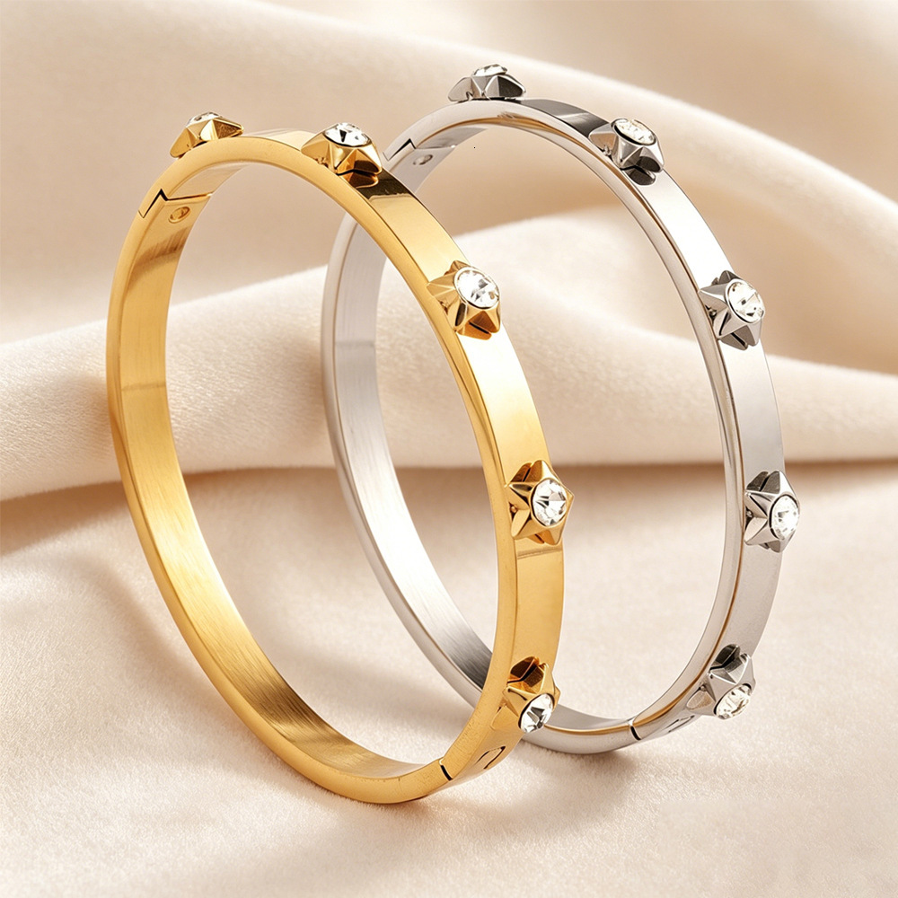 Titanium Steel Bracelet Women, Featuring A Luxurious Elegant Design, Available For Cross-Border Sales. Star-Shaped, Diamond-Encrusted, And Guarantee
