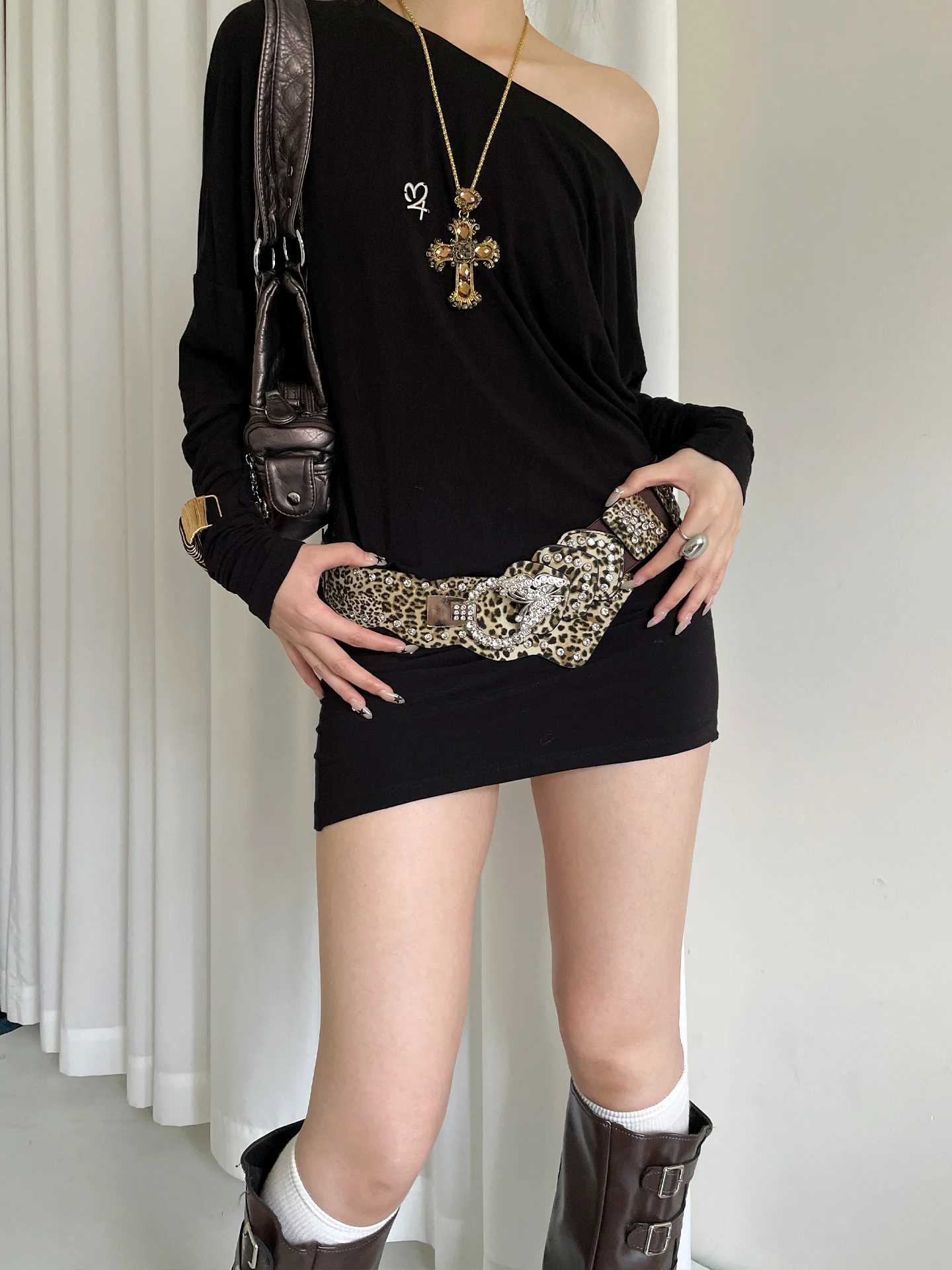 American Y2K Millennium Style Retro Rivet Belt For Women Wide Version The Hipster Belt With A Sense Design In Brown M261016