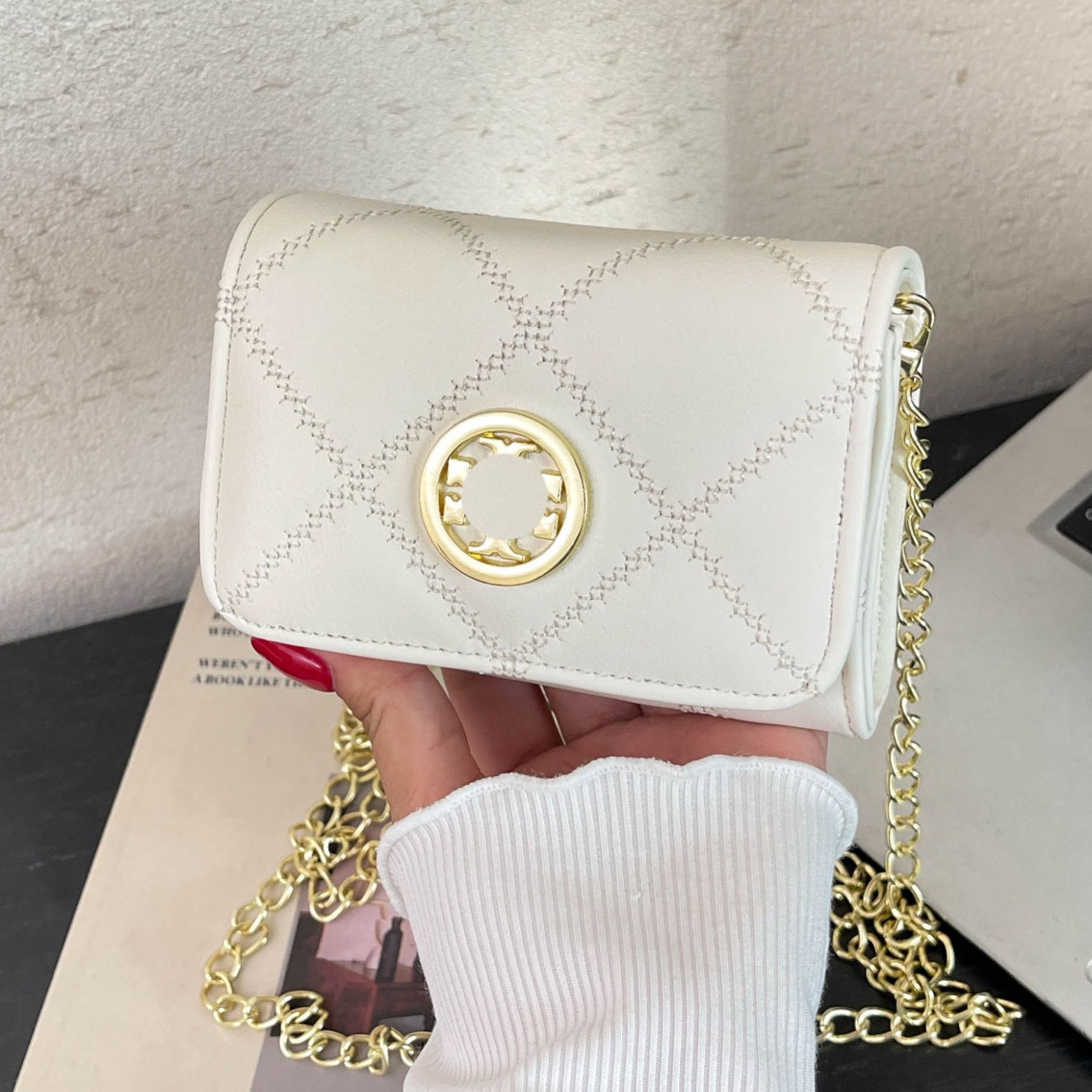 Lingge Design Solid Color Chain Small Square Bag High end Brand Designer Trendy Shoulder Bag Simple Chain Cross Shoulder Bag Women's Bag Short