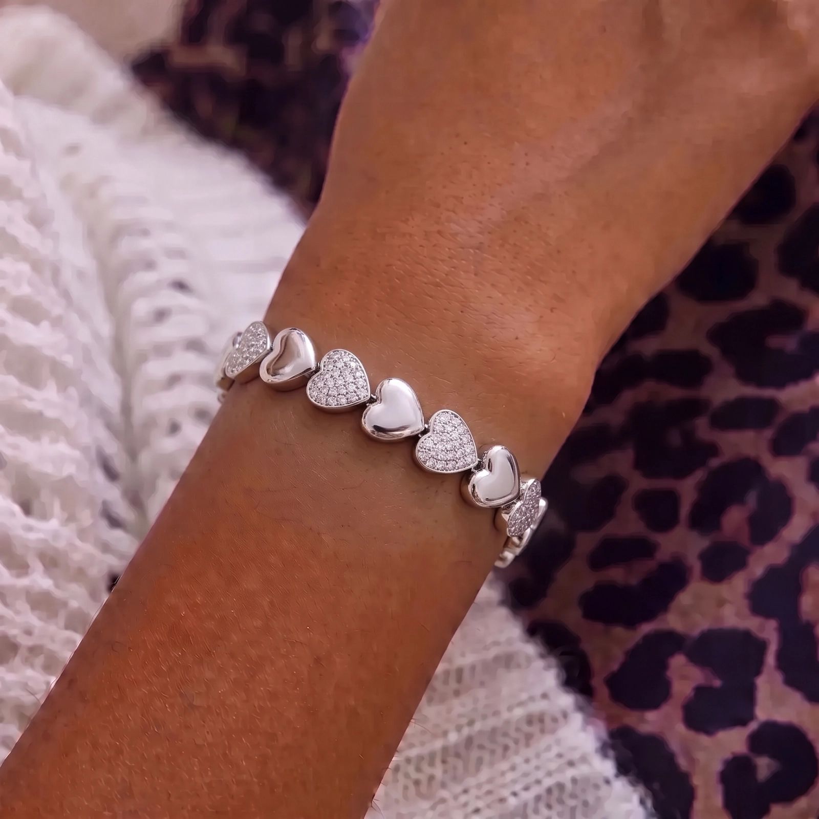 Choucong Sparkling Wedding Bracelet Stunning Luxury Jewelry 18K Whit Gold Fill Sweet Cute Pave White 5A Cubic Zirconia Elegant Women Heart Bangle Fo