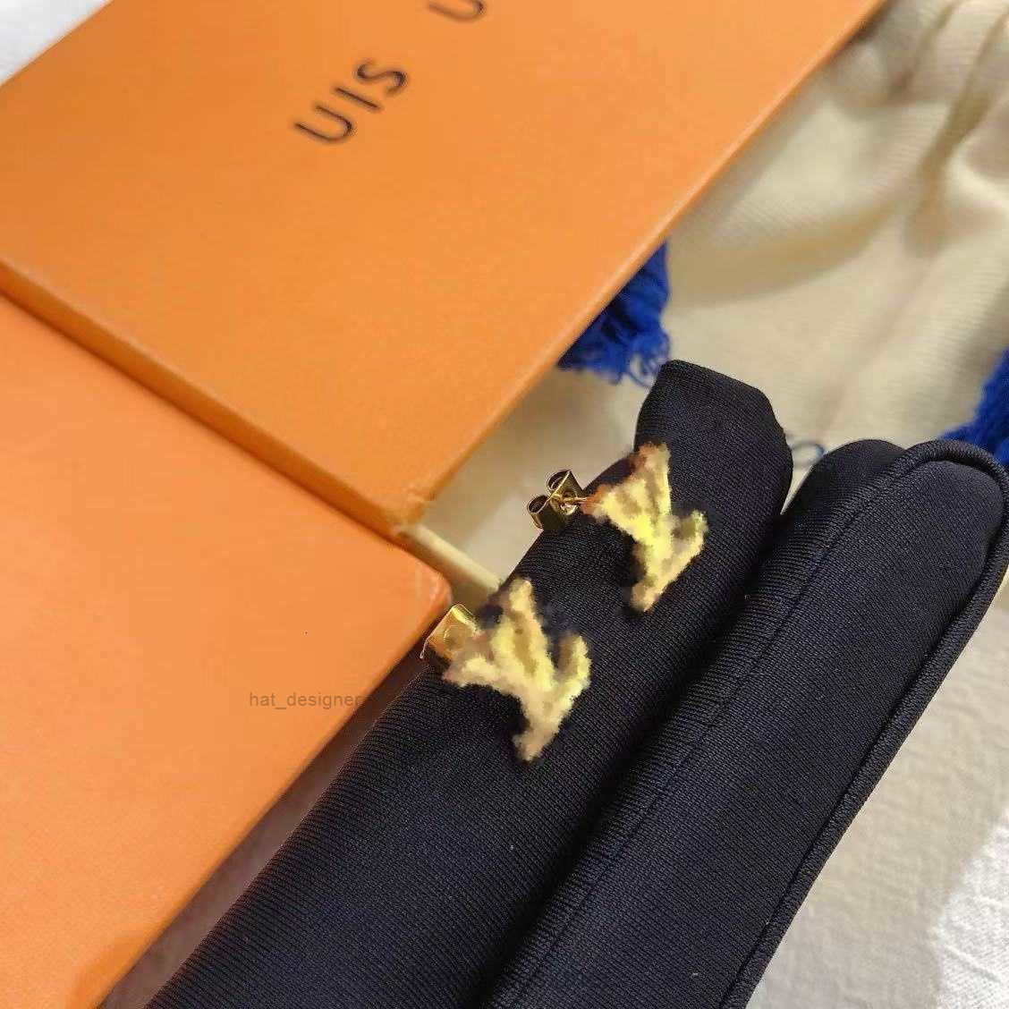 designer earrings for woman Gold Plated Letters Stud Earrings Luxury Brand Heart Loves Women Earring Jewelry Party Wedding Gift earrings designer ea