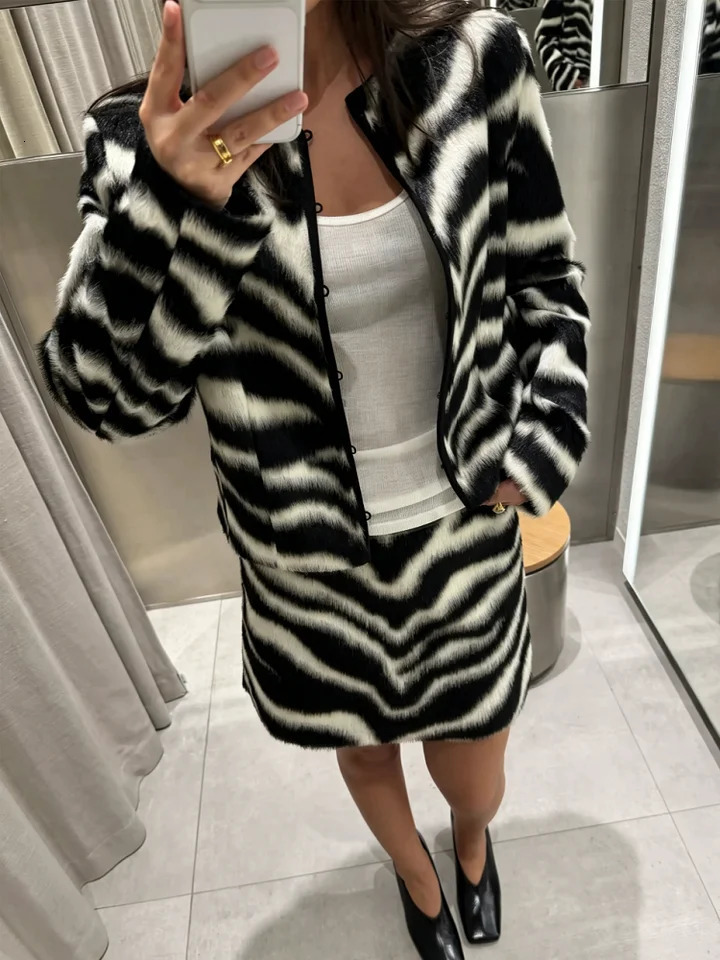Vintage Womens Zebra Printed Short Jacket Skirt Set Oneck Long Sleeve Buckle Coats Mini Aline Skirts 2026 Autumn Lady Suit 261016