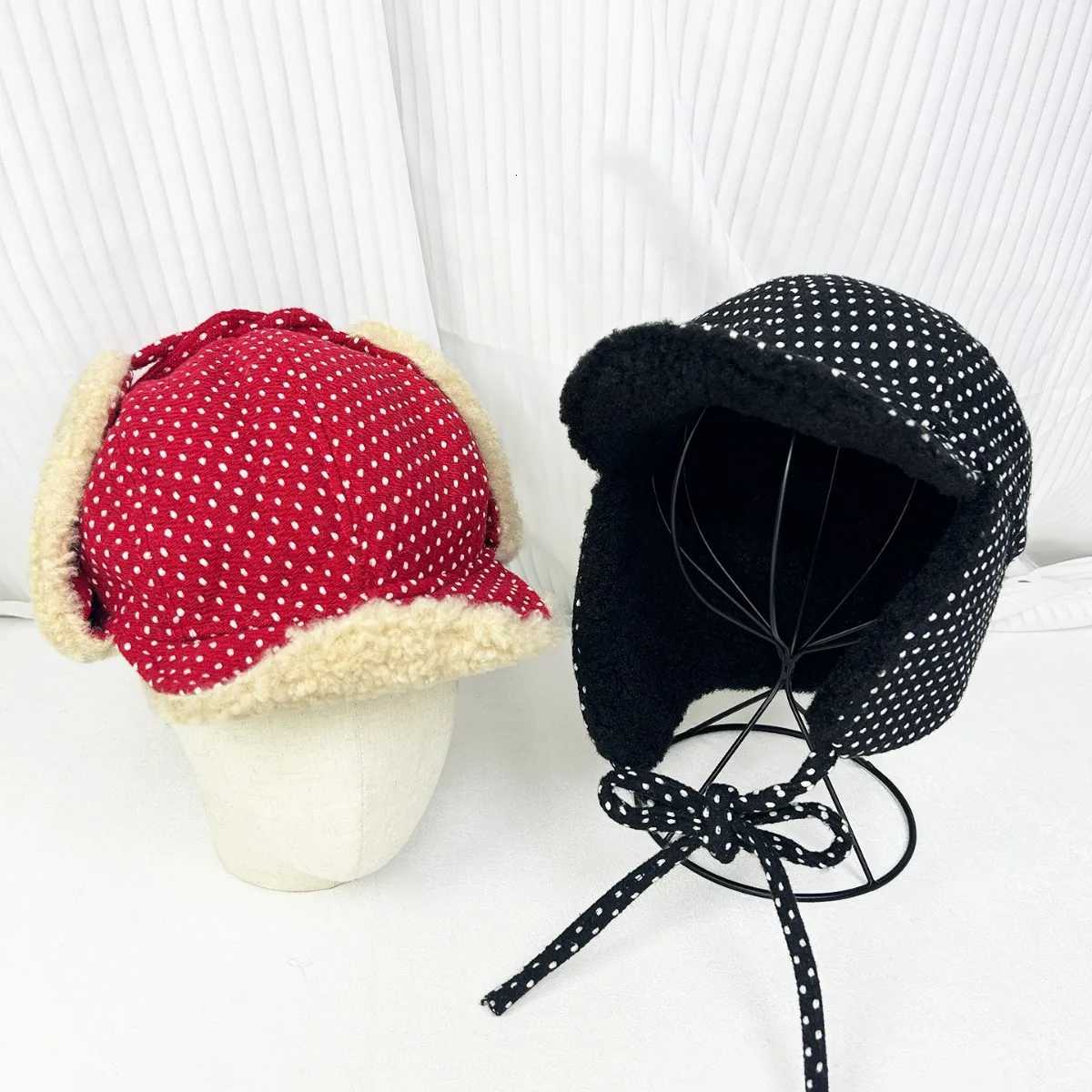 Trapper Hats Women's Cute Polka Dot Thick Lamb Wool Lei Feng Hat Double-Sided Warm Ear Protection Skiing Hat for WinterT261017