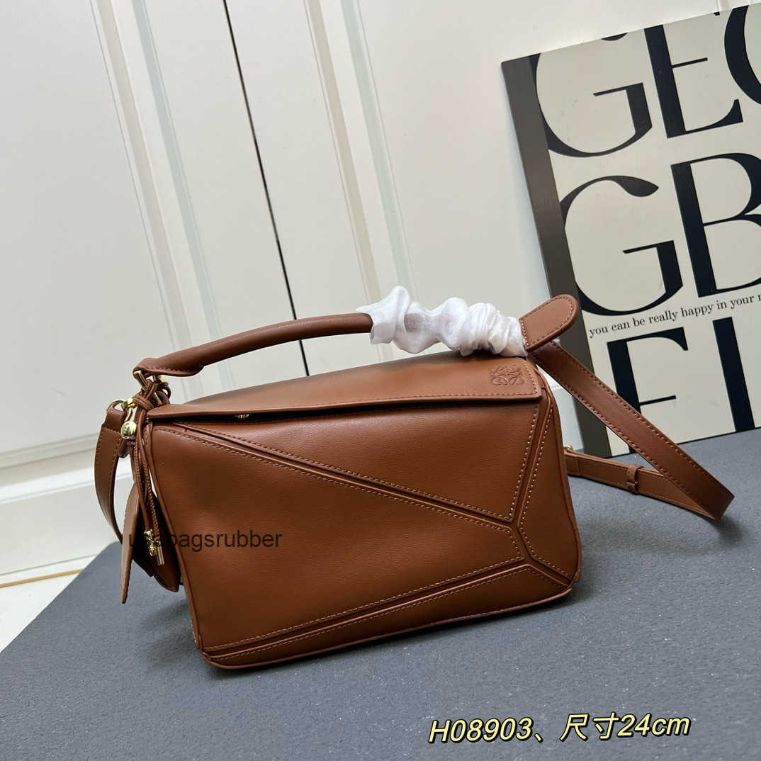 Minimalist Designer Style 2026 New Leather Geometric Bag for Women Fashionable Versatile Crossbody Bag Commuting Shoulder Bag Soft Leather Small Squ