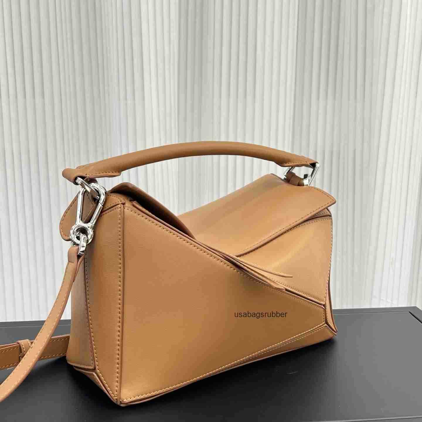 Modern Designer Style Geometric Bag Leather Women's Bag 2026 New Handheld Pillow Bag Versatile Commuting Crossbody Bag