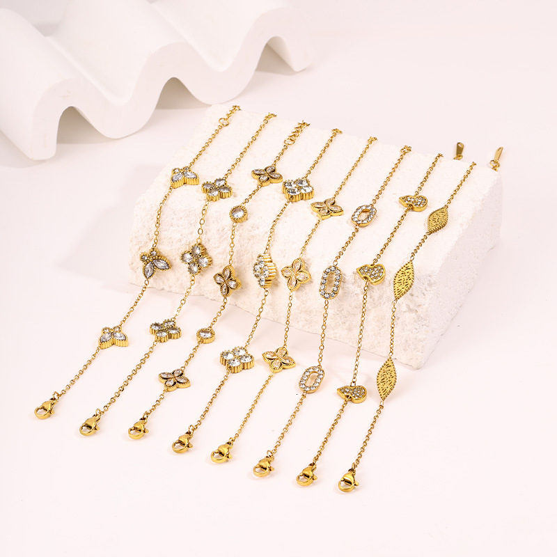 Gold Four-Leaf Clover Diamond Bracelet, Non-Fading, Fashionable, Lightweight, Luxurious, Delicate Elegant Style, Perfect For Layering, And Made Of T