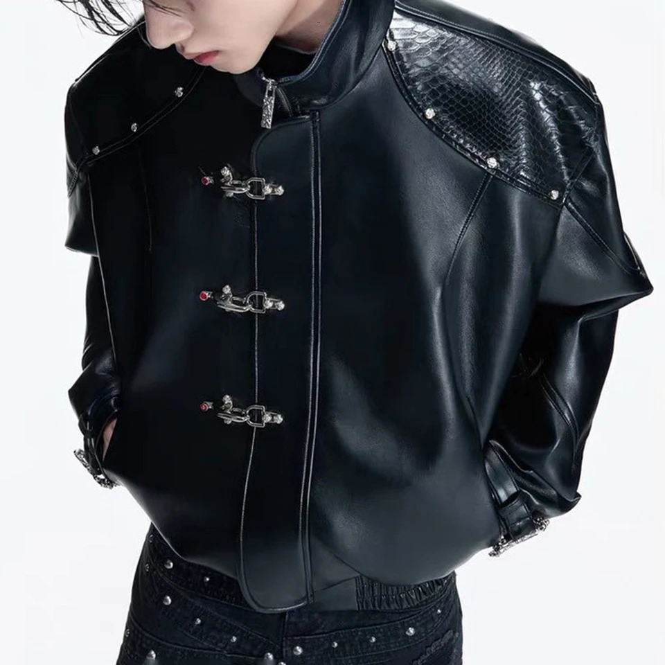 Mens Hook Buckle Snake Embossed Stand Collar Cropped Biker PU Jacket Streetwear Fashion Nightclub Stage Trend Lapel Outdoor Coat 261017