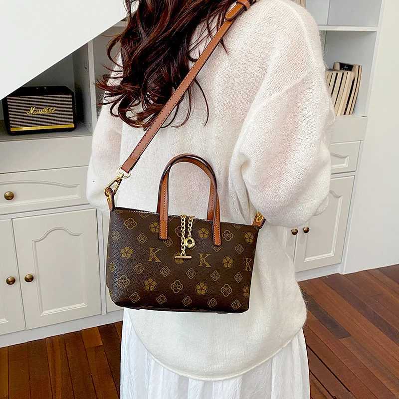 Designer Desig Niche Totes Solid 2026 Color Minimalist Wen Tote Bag Fi Versatile Handheld Shoder Handbag for Daily Cmute Shoppin J261016