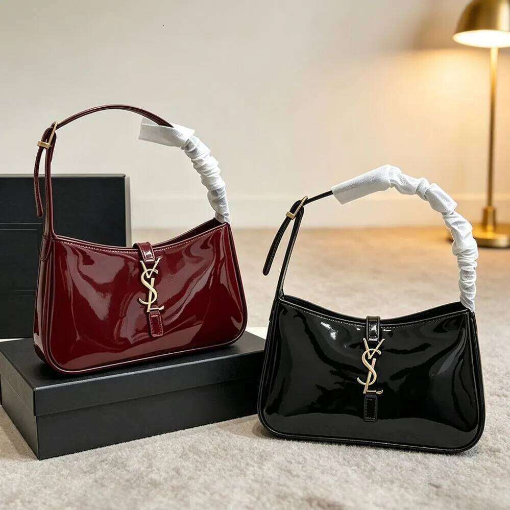 Designer Shoulder Hobo Mini Multi Color Classics Luxury Handbags Underarm Tote Bag Black Wine Red Patent Leather Brand Women Golden Metal Fashion Wa