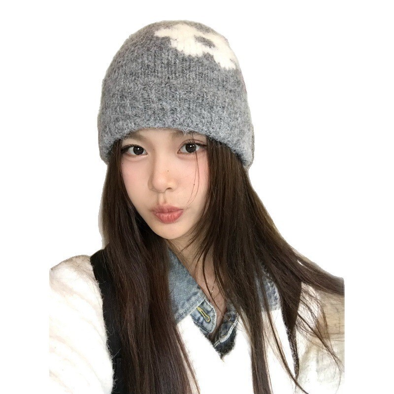 2025 new fashionable floral knitted beanie hat for women, Korean style, versatile, warm, windproof, and ear-protecting