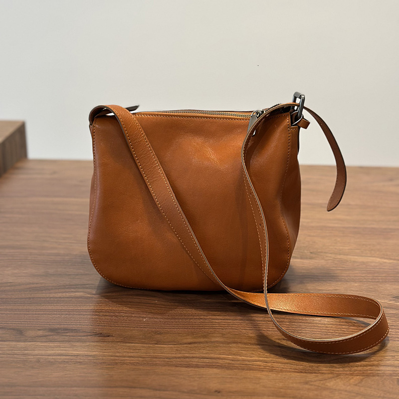 (Complimentary brand-matched belt) Designer New Casual Style Vegetable-Tanned premium Crossbody Shoulder Bag top-layer Cowhide with a High-End Feel