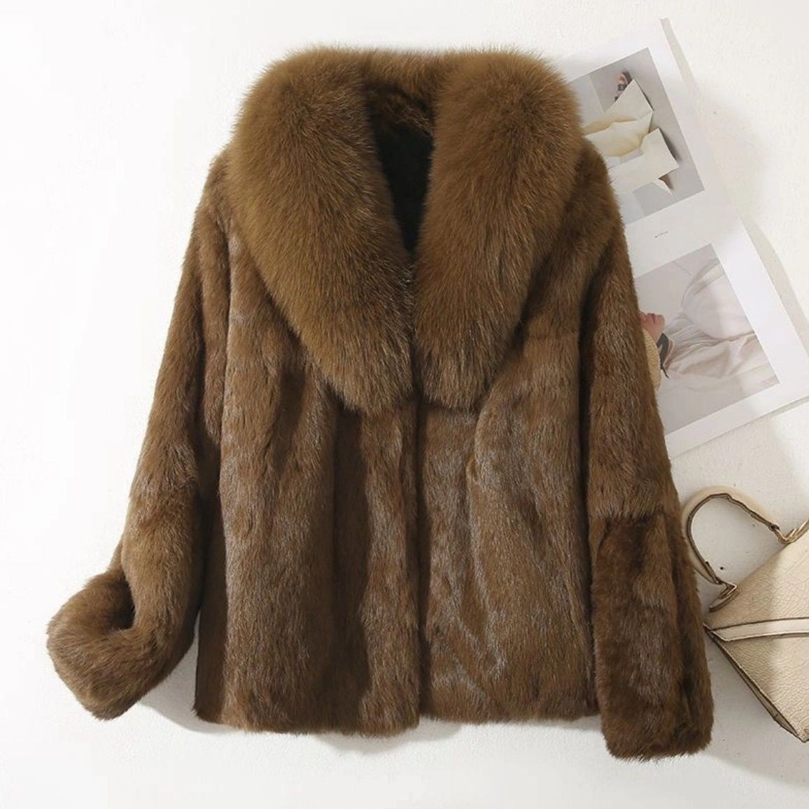 Big Fur Collar Warm Coat Faux Fur Jacket Imitation Fox Short Coat For Women, Large Collar, Thickened Faux Fur Coat, Light Luxury Autumn And Winter W