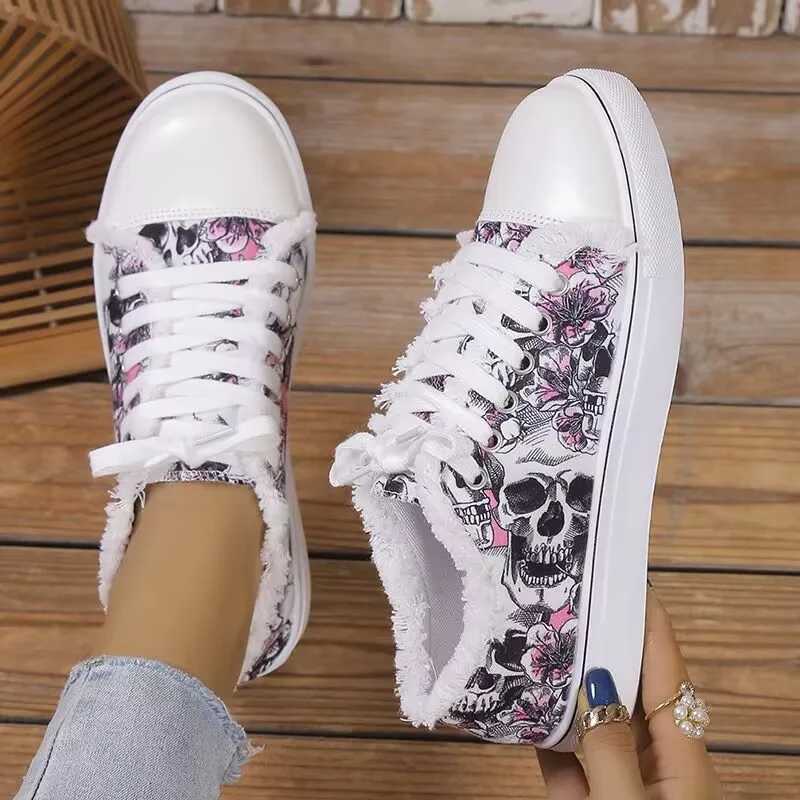 Casual Shoes Floral Skull Canvas Shoes 2024 Spring Autumn Women Large Size Flat Sneakers Female Lace-up Shoes Casual Vulcanized Shoes Zapatos H26101