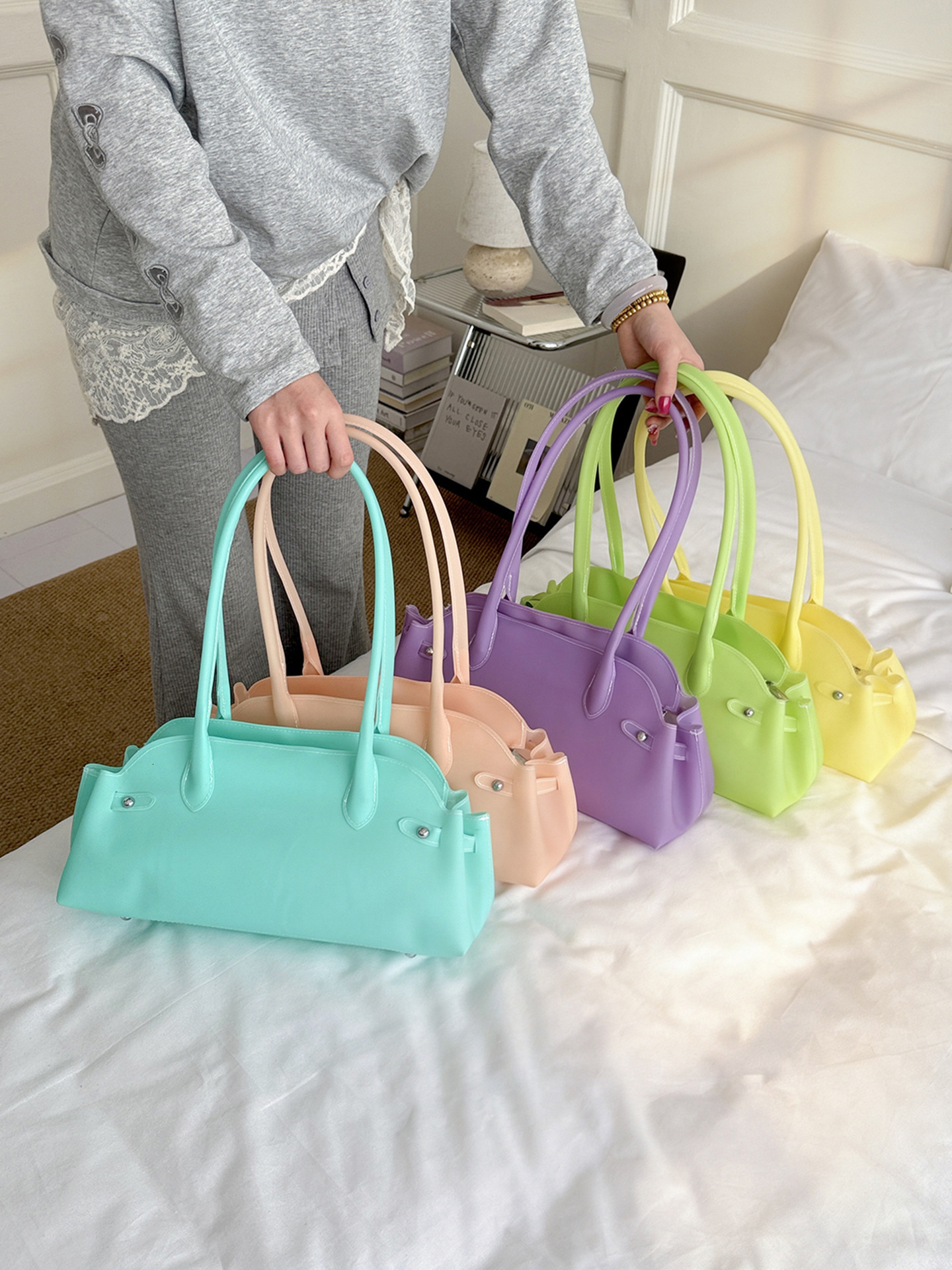 Summer jelly bowling women, large capacity, new casual shoulder bag, Korean style, suitable for commuting, and can be used as a pillow bag dhmallkin