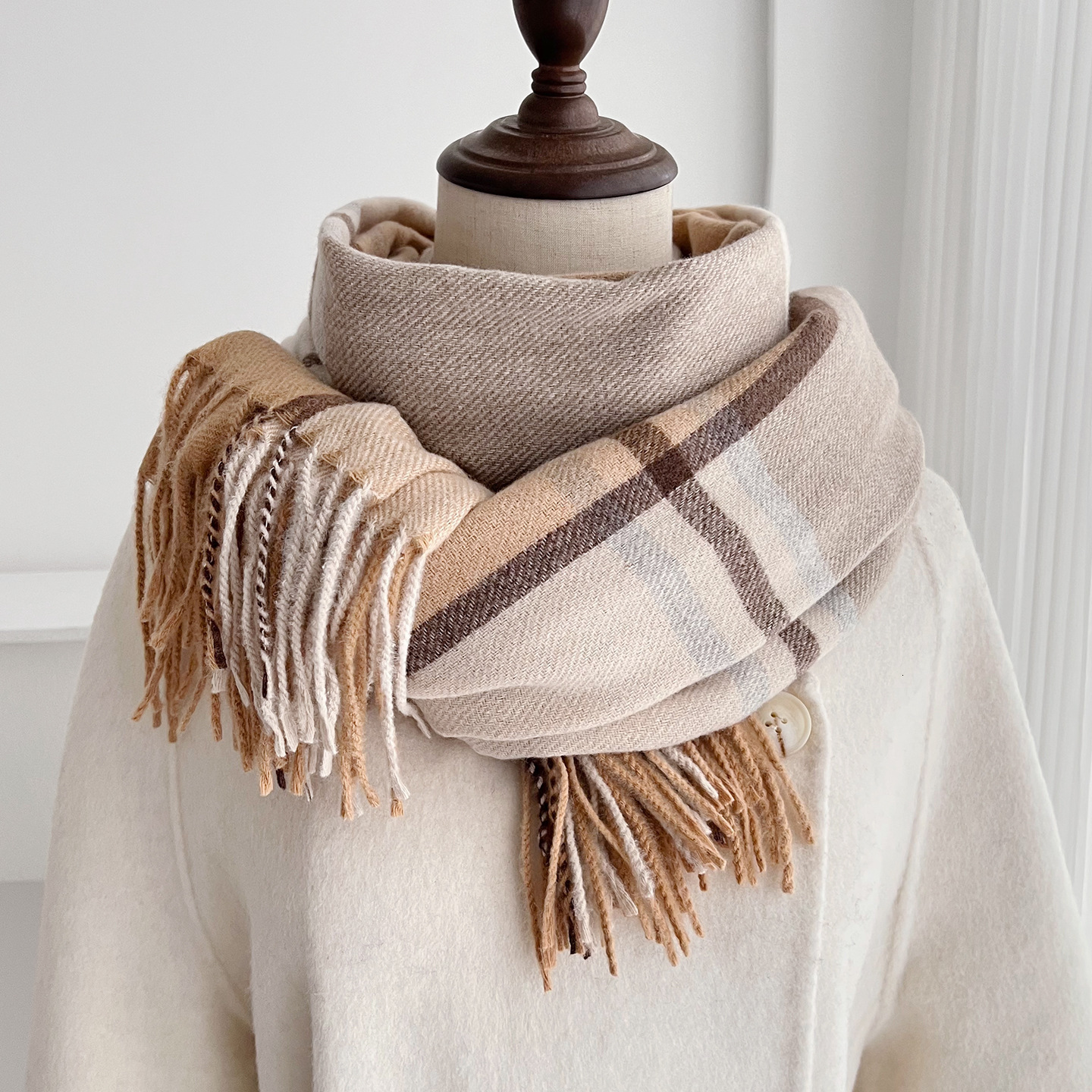 Korean-Style New Plaid Scarf Autumn Winter, Warm Cold-Resistant, Versatile Commuting, Suitable For Couples, With Tassels And A Faux Cashmere Texture