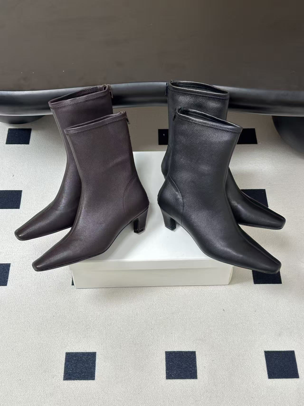10A High-quality autumn and winter everyday versatile vintage women's stretchy soft leather ankle boots, with a simple slim square toe and eleg