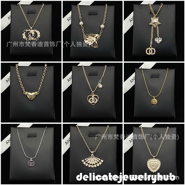 Designer Jewelry cc Necklace Classic Camellia Star Heart Diamond Necklace For Women Light Gold Versatile Clavicle Chain Channel Necklace