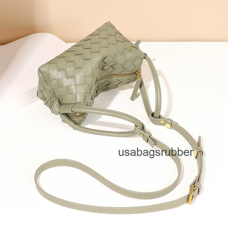 Chic Designer Style Summer New Handwoven Bag Small Square Bag Loop Commuter Versatile Handheld Doctor Bag Hanging Basket Crossbody Bag