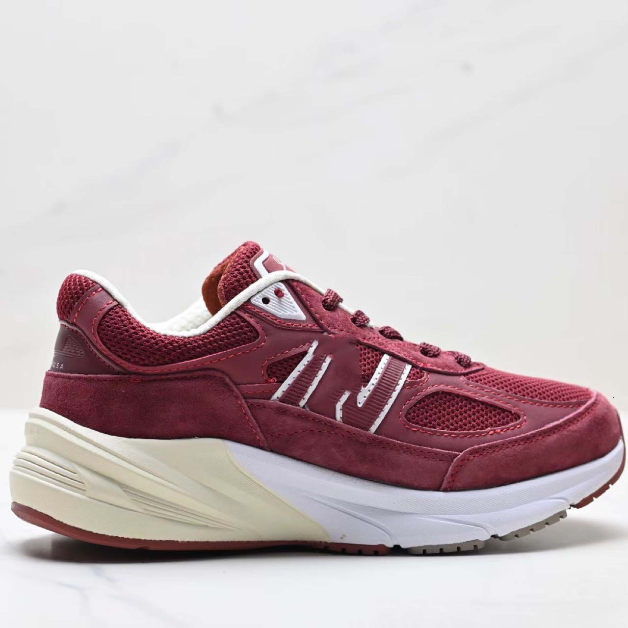 Premium Designer 990 unisex casual V6 retro low-top running breathable mesh urban commuting shoes, dad shoes