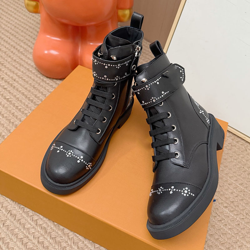 Women Chunky Heels Ankle Boots Designer Cowhide Lace Up Outdoor Leisure Shoes With Dust Bags Casual Shoes 26ss Lady Luxury Western Snow Boot