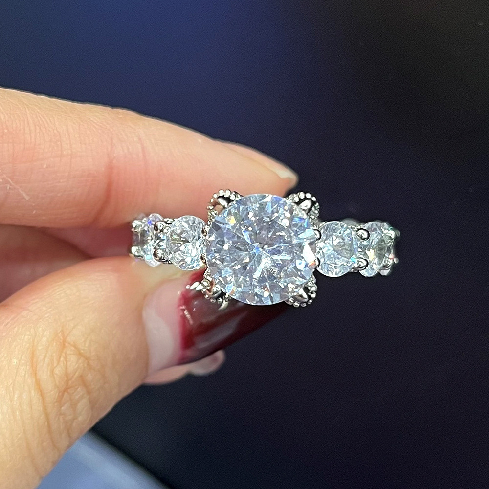 Huitan Ring Is Niche, High-End, Simple Women's Floral-Themed Imitation Diamond Wedding Ring, Copper Inlaid With Zirconia, A Hot-Selling Jewelry