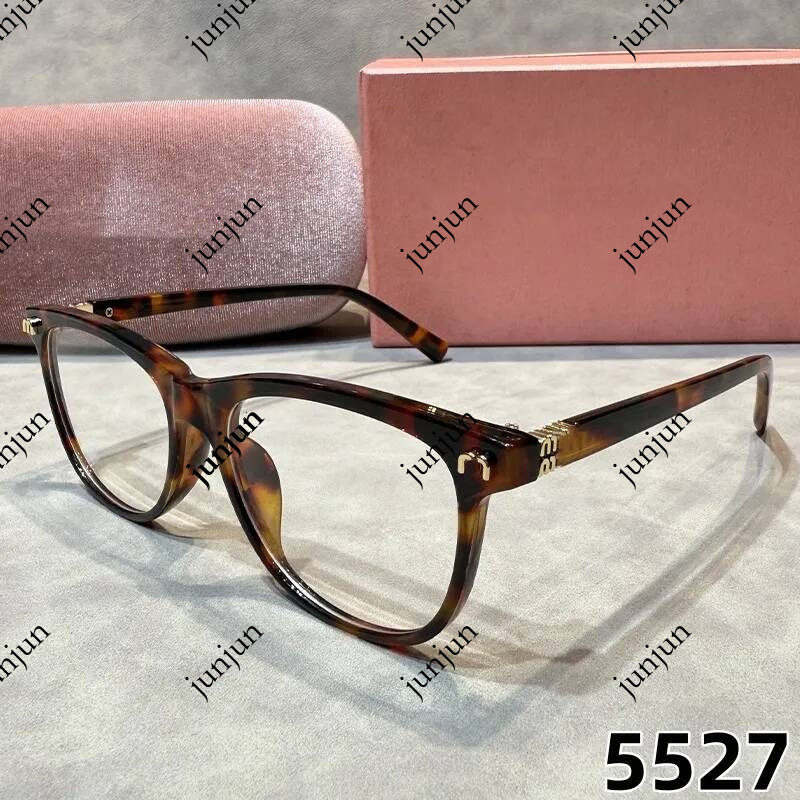 luury Designer Sunglasses Womens Mens Wearing Outdoor Shades Fashion Senior Eyewear For Women Eyeglasses Frame Vintage Sun Glasses Triangular Signat