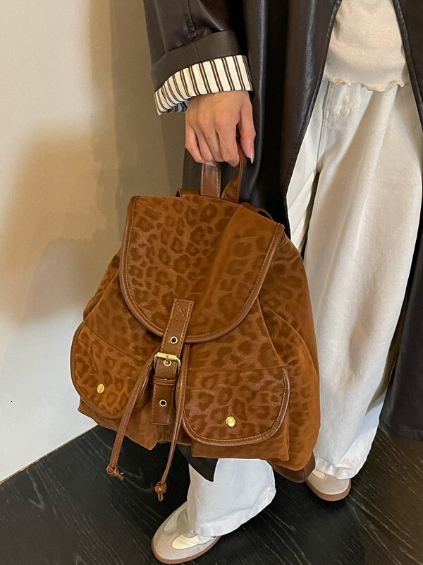 Cross-border fashion leopard print new style, casual, niche, retro travel backpack, large capacity, suitable for commuting and carrying books dhmall