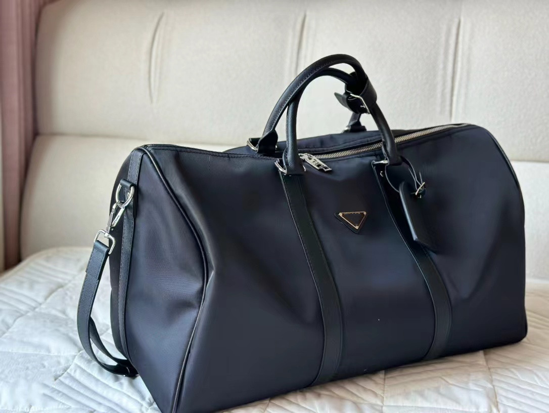 Free Shipping Designer Women's Large Capacity Travel Bag 41 Light weight Weekender Tote Fashion Black Unisex Sports Gym Purse Business Luggage
