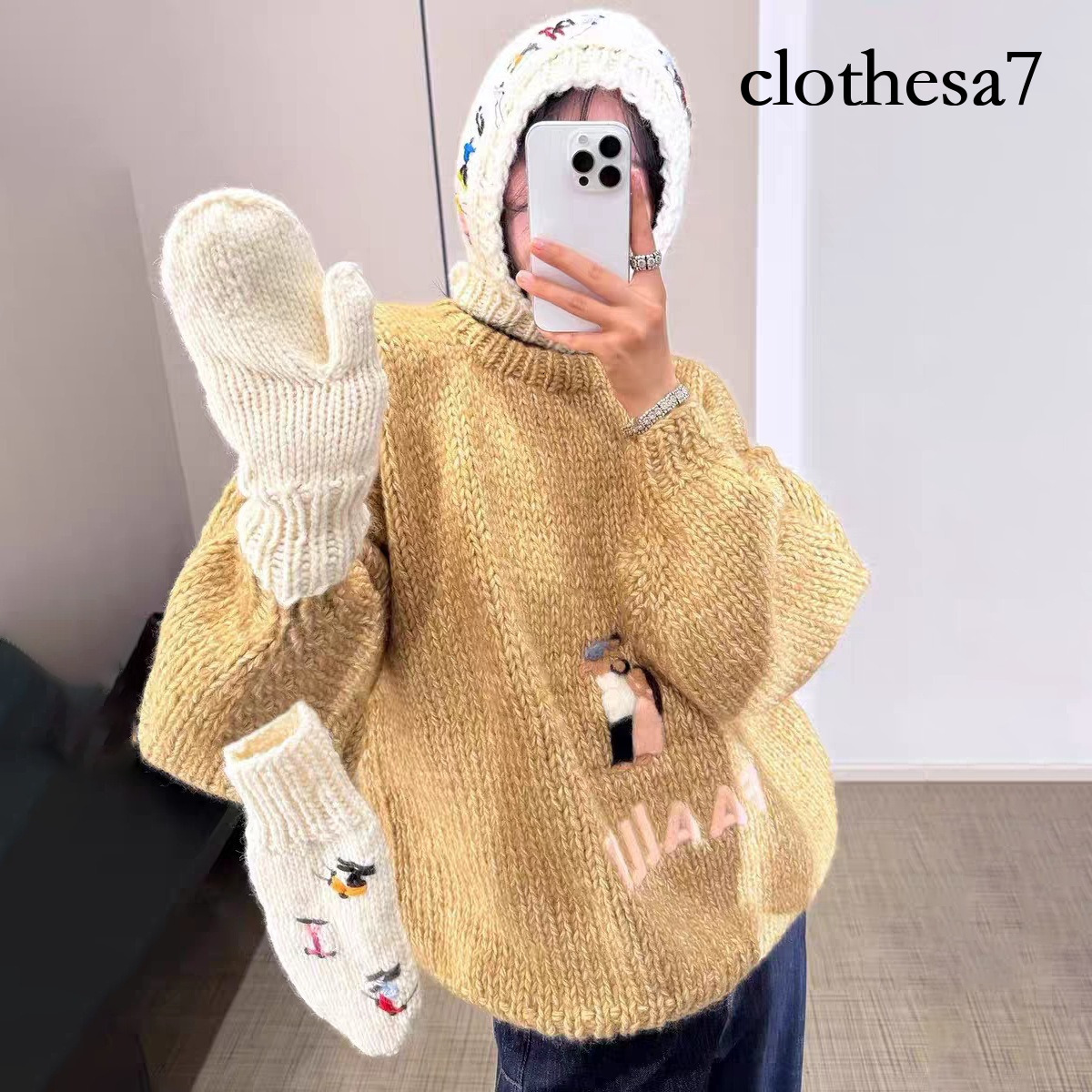 2026 autumn/winter new collection: stylish and cute, age-reducing, fashionable cartoon embroidered casual sweater with a round neckline