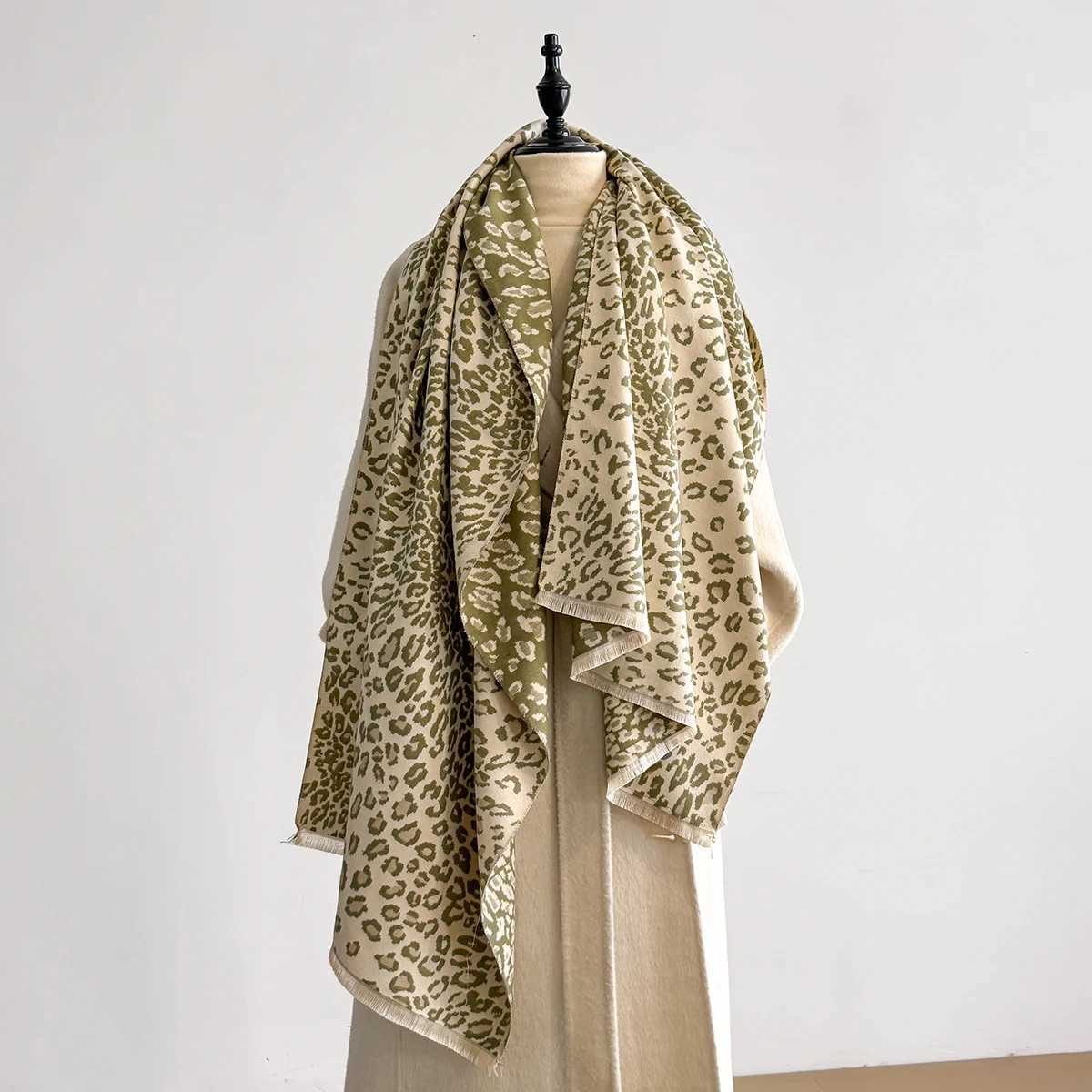 New Luxury Winter Leopard Two-Sided Cashmere Jacquard Scarves High Quality Women Thicken Wrap Shawl Ladies Wool Pashmina Scarf S26101739PJ