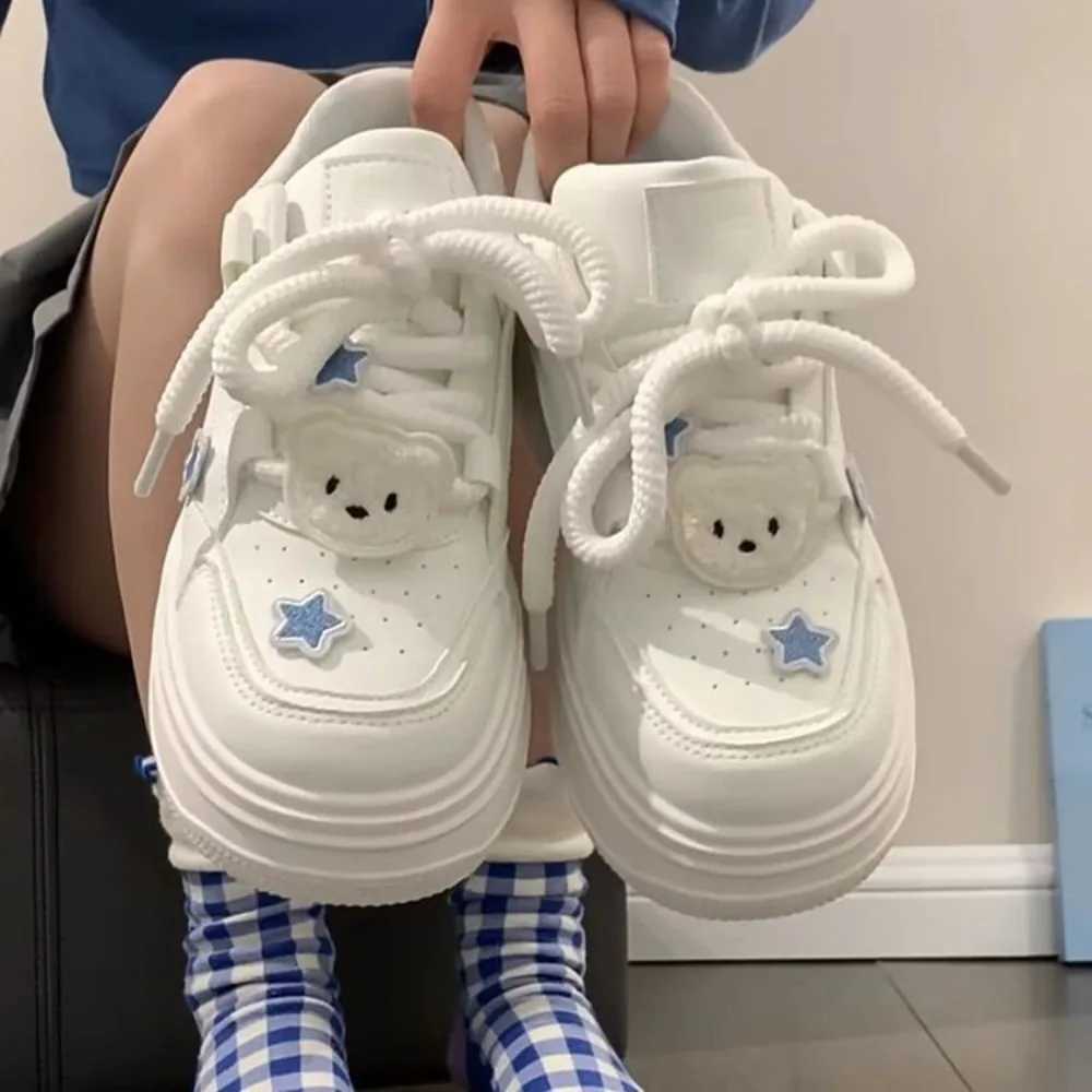 Casual Shoes Spring Autumn New Board Shoes for Women Fashion Casual Leather Sneakers Female White Kawaii Bear Platform Shoes Woman H2610161