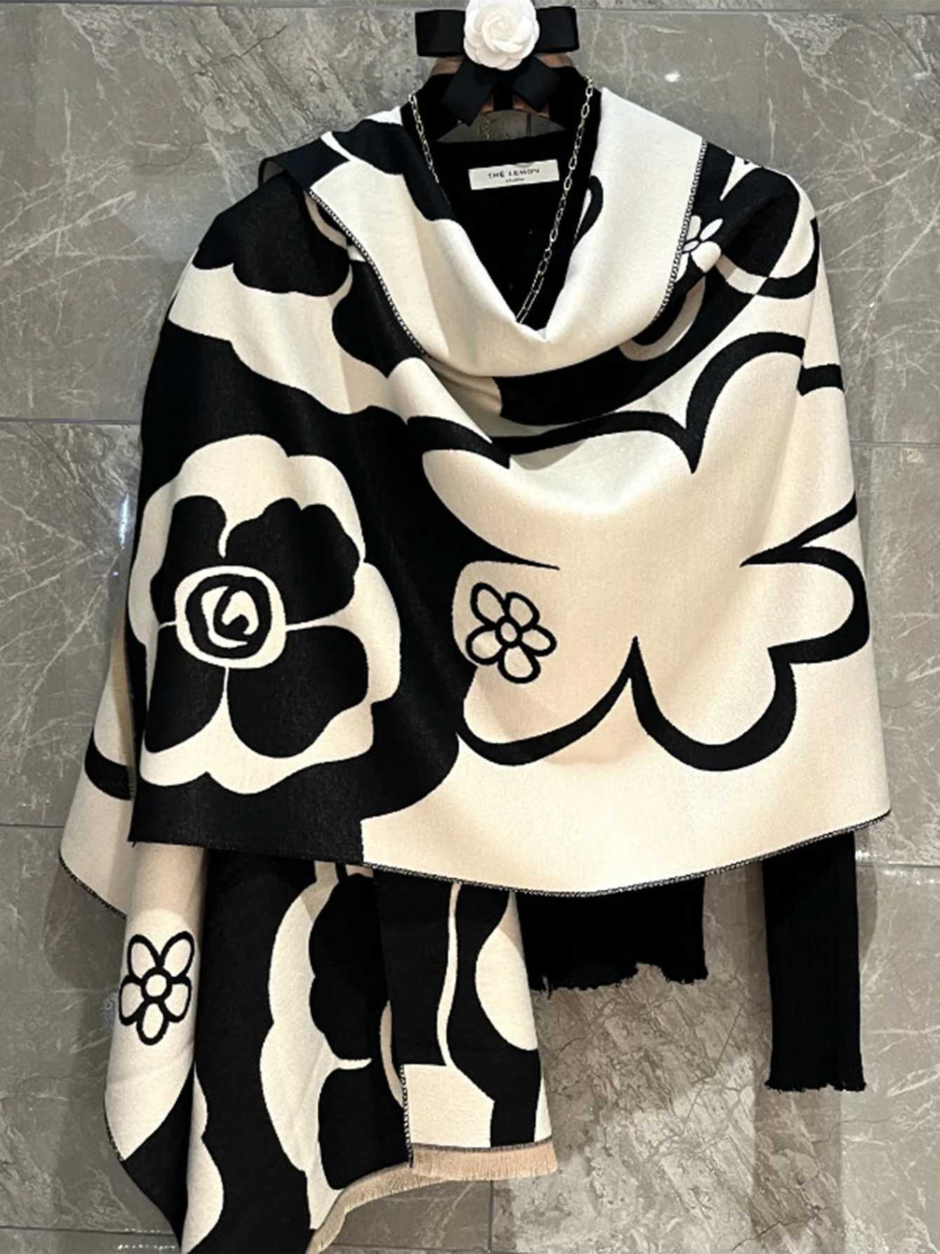 Premium Black Scarf for Women Winter 2023 Fashionable Korean Style Versatile Warm Neck Warmer Large Pashmina Outerwear High-End S261017X790