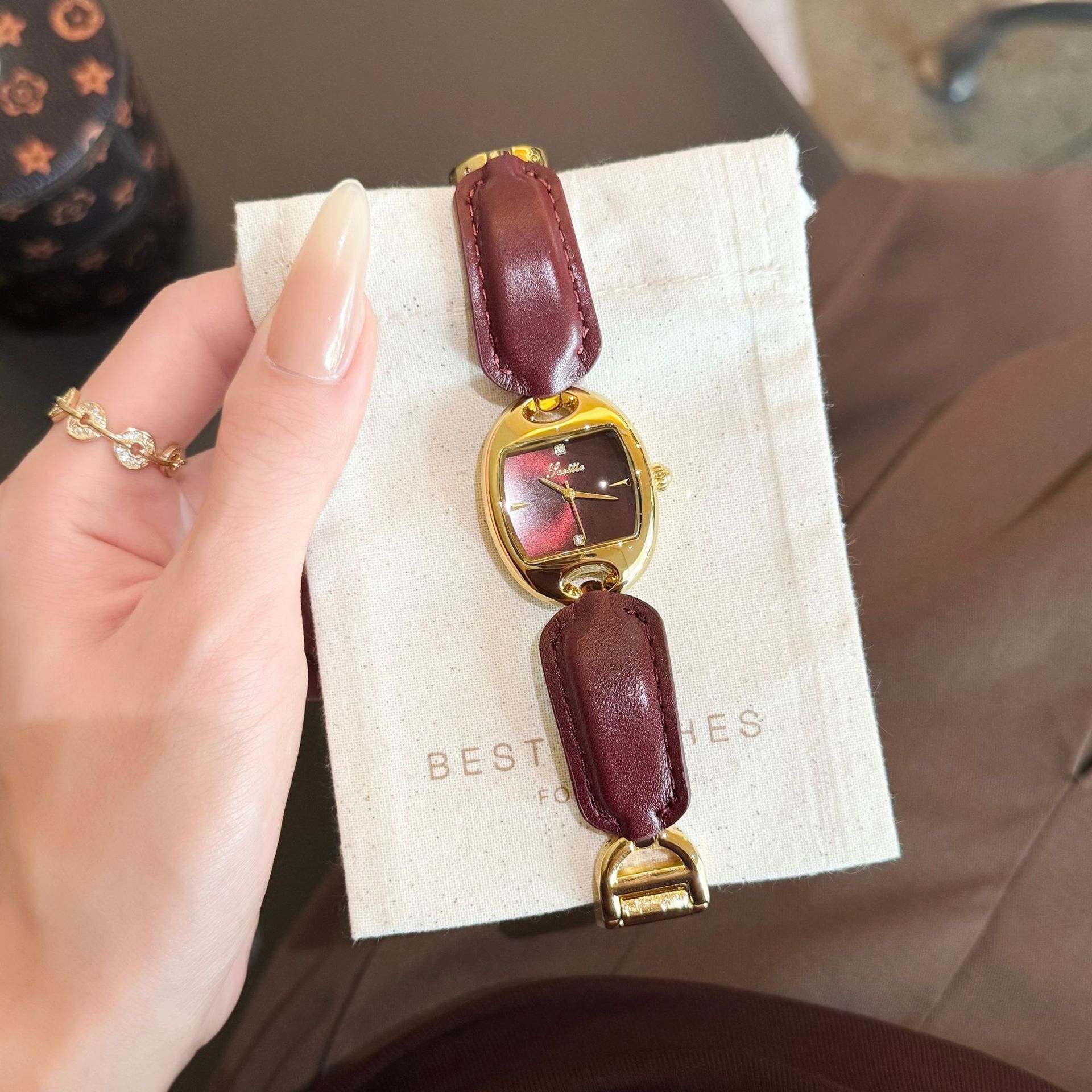 Designer exquisite ladies' wristwatch Shigodi new women's belt watch half-bangle style bracelet watch niche and stylish high-quality women