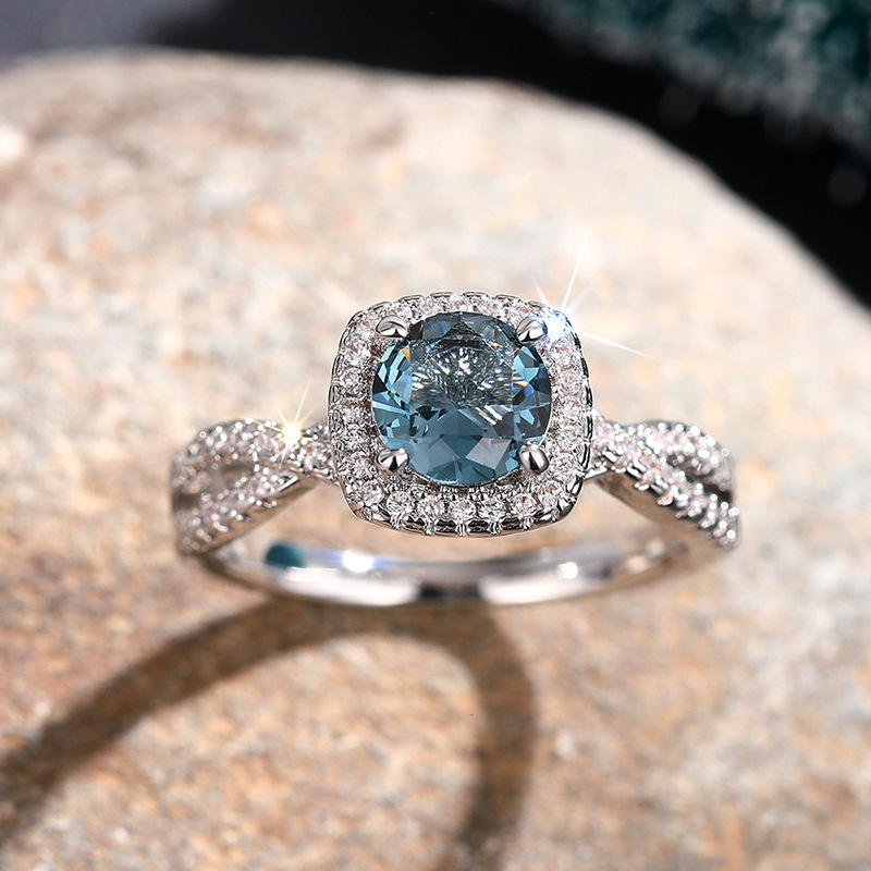 Huitan Live Stream Bestseller: Minimalist Cubic Zirconia Ring, Trendy Engagement Jewelry For Women, Popular Light Luxury Ring