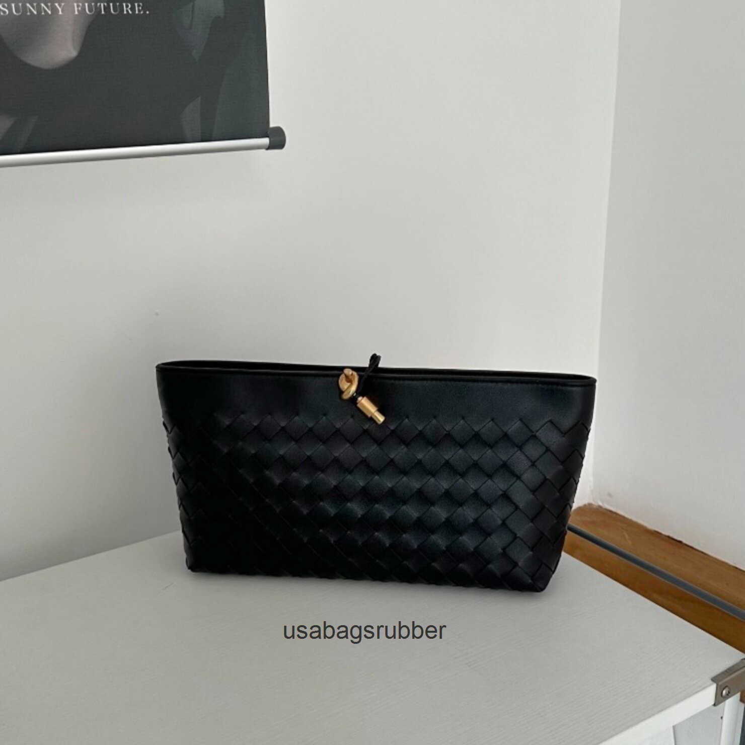 Sleek Designer Style 2026 new handmade woven leather a fashionable and luxurious accessory suitable for both men and women and can be used as a phon