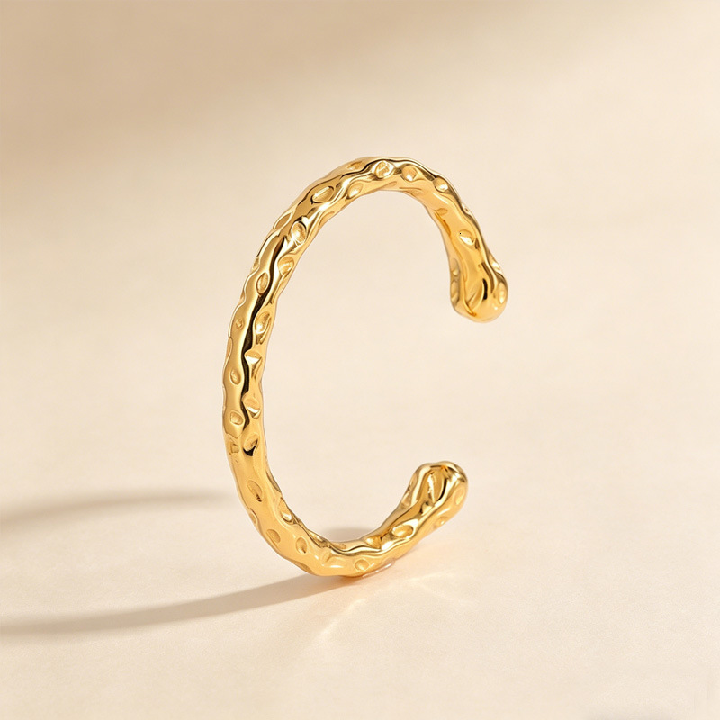 Trendy European American-Style Hammered-Textured C-Shaped Open Bracelet, Non-Fading, Lightweight, Luxurious, And High-End, Gold-Colored Titanium Ste