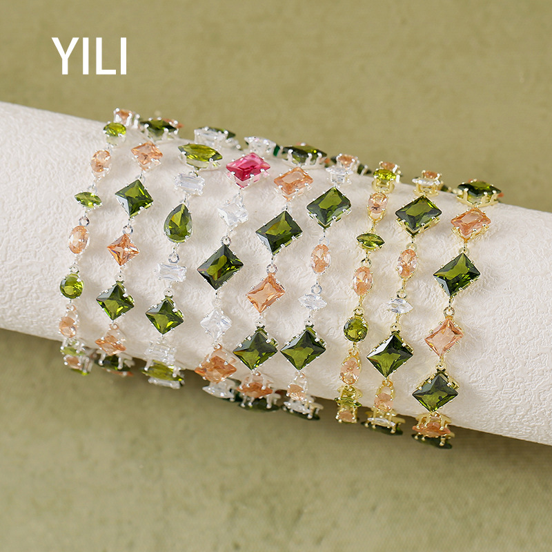 New Autumn Collection: Korean-Style, Forest-Themed Maple Leaf Bracelet With Simple Cubic Zirconia Accents, Geometric Design, Light Luxury, And A Sop
