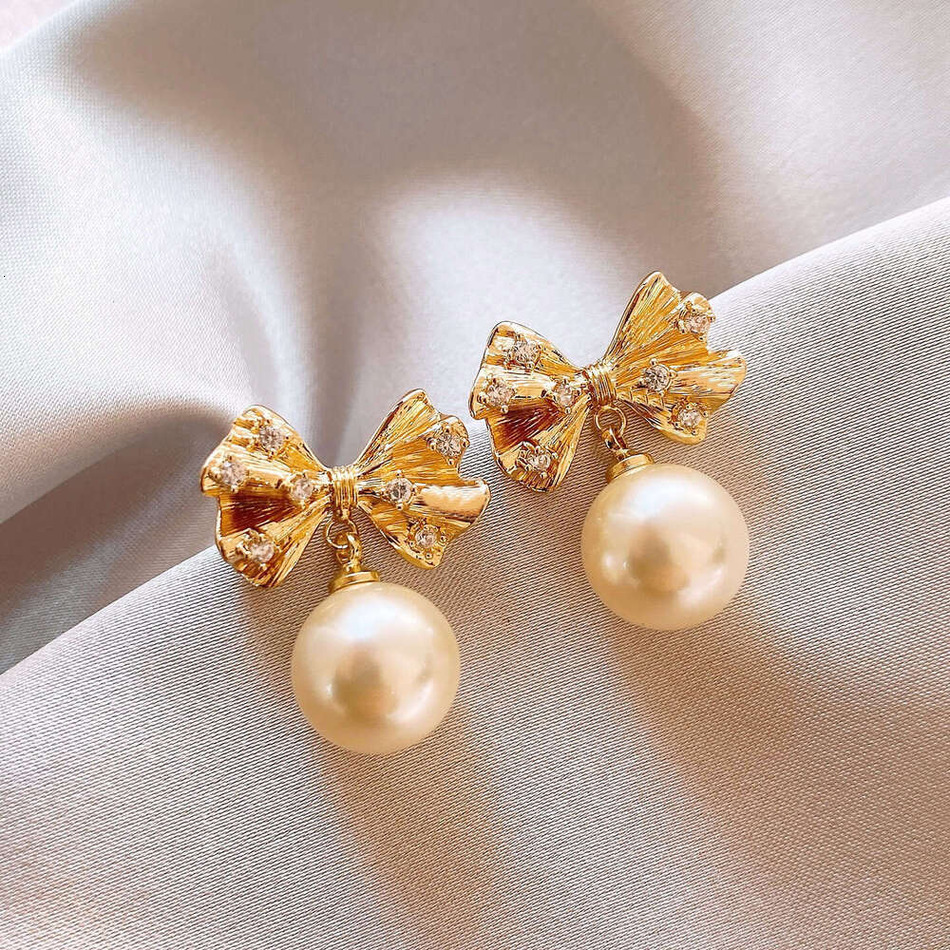 2026 New Micro Inlaid Gold perfume Bowknot Pearl Earrings For Women Elegant cologne 1 And Luxurious Stud Earring Niche Versatile Ear Accessories Des