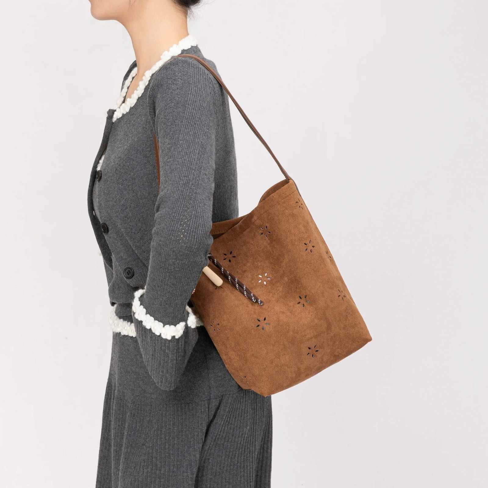 Cross Body Suede Water Bucket Bag with Fashionable Design Women's Bag with Casual Hollow Out Frosted Commuting Shoulder and Armpit Bag H261016