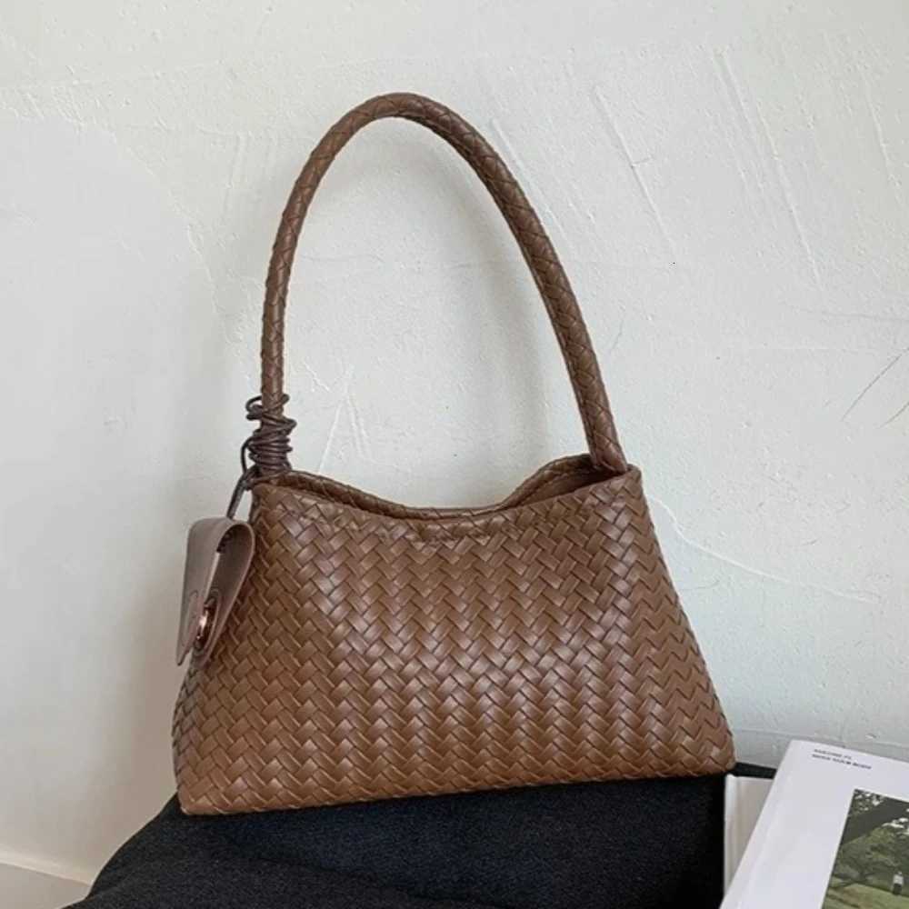 Evening Bags Large Capaci Woven Bag Women Autumn Winter New Commuter Underarm Single Oulder Bag Simple Sle Handbag for Work 2026 H261016