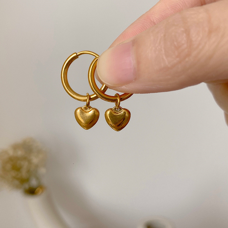 High-Quality, Fashionable, Mini Heart-Shaped Titanium Steel Earrings For Women, Exquisitely Designed, Versatile, With Luxurious Understated Elegance