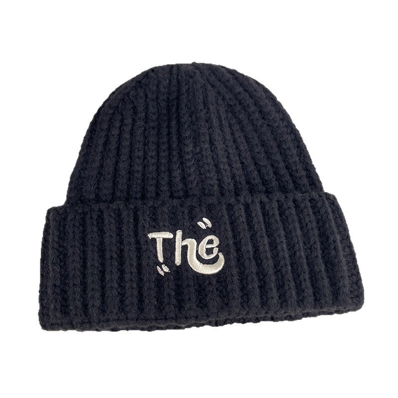 Korean-style versatile letter-embroidered knitted beanie for women, winter warm ear-covering hat, thickened cold-resistant hat