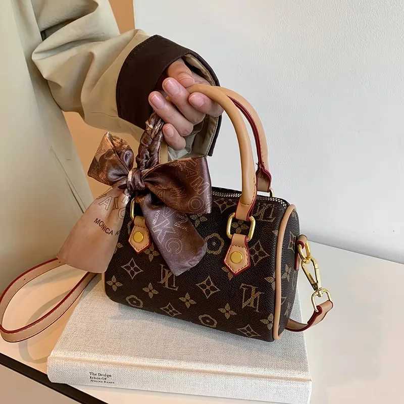 Designer Luxury Chic Totes Messenger Paris Purse Bag - Wen's Crossbody Tote With Solid Color Premium Leather Finish J261016
