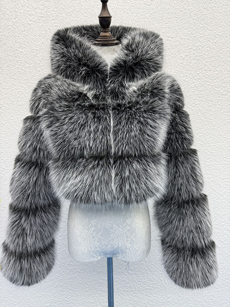 Thick fur coat Cross-Border European And American Style Short Hooded With Fox Patchwork, Women's Eco-Friendly Faux Fur Coat HongluThe coat is t