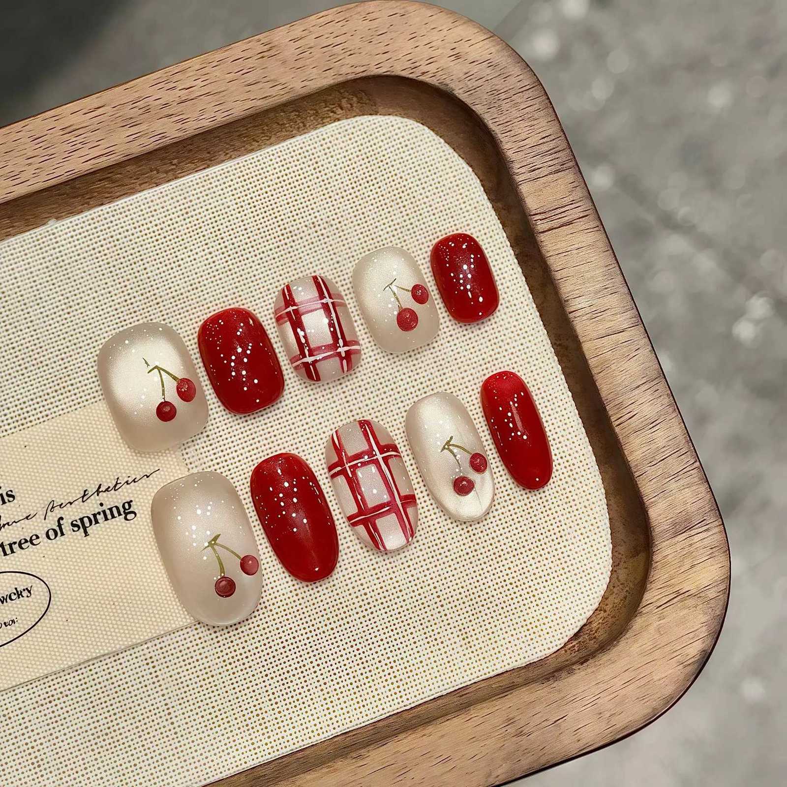 False Nails Handmade New Year Press on Nails Cute Red Cherry Short Round/Oval Fake Nails for Women Girl Wearable Glitter Cat Eye False Nails Q261017