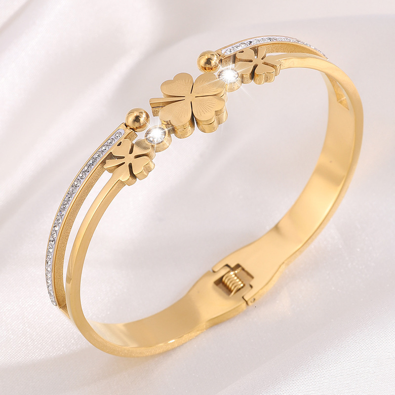 Titanium Steel Bracelet, Four-Leaf Clover Elastic Open With Diamonds, European And American Fashion Non-Fading Trendy Hollow Bracelet