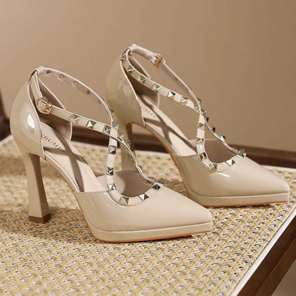Heeled Sandals Sexy Pointed Stiletto High Heels Women's Waterproof Table Hollow High Heels Sandals Heels for Ladies 10cm Q261015