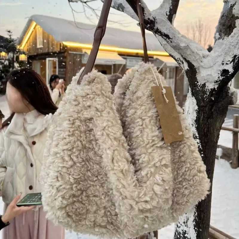 Designer Autumn Totes Wen Winter Bag Luxury Fi New 2026 Imitati Lamb Wool Shoder Bag Handbag Simple Off Wen Bag Handbags Purses J261016