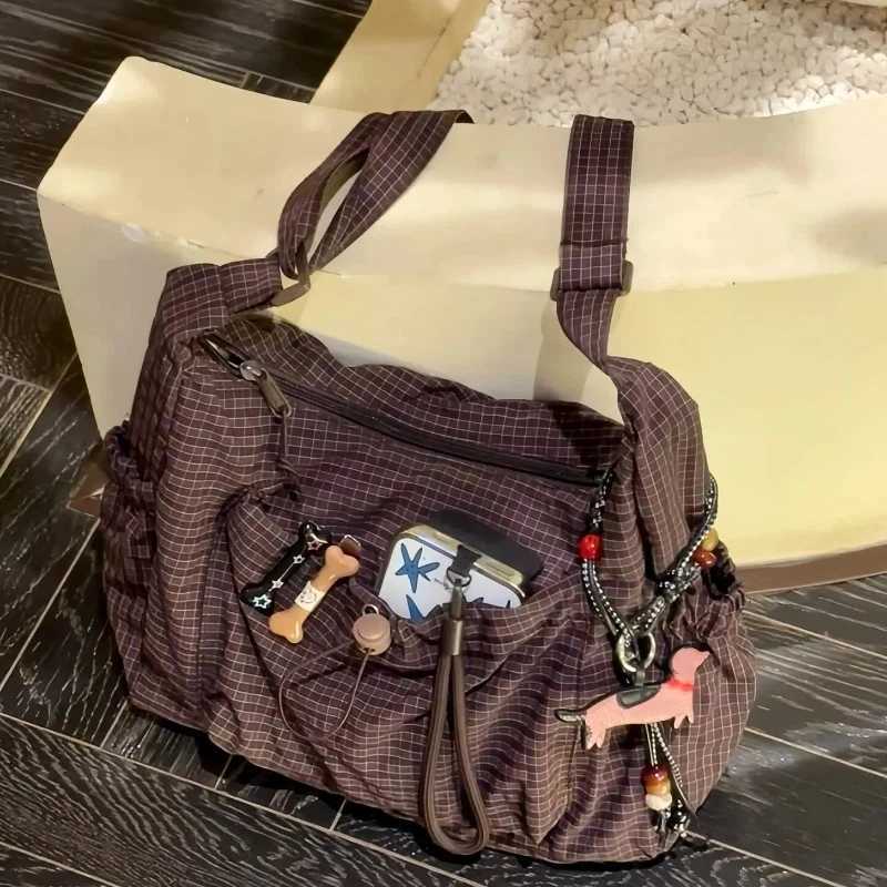 Shoulder Bags Korean Nylon Shoulder Bag Fashion Simple Plaid Zipper Tote Bag Drawstring Pleated Cloud Bag New Commuter Crossbody Shoulder Bag H26101