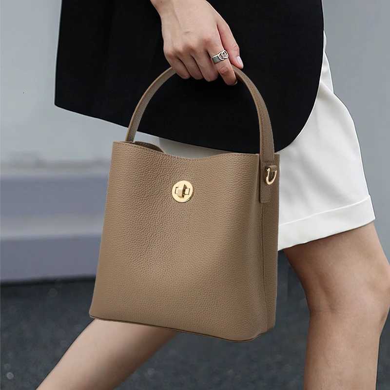Evening Bags Totes Elegant Top Layer Cowhide Water Bucket Tote Bag with Multi-Layered Shoulder Strap Lock Cross-Body Handbag for Women H261016